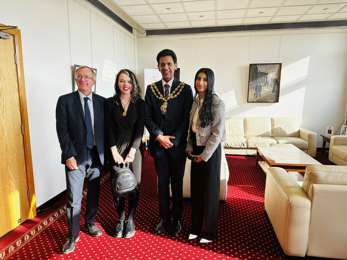 Zahid Chauhan, OBE,FRCGP (@chauhanzahid) on Twitter photo Congratulations to #Charlotte the new <a href="/Youth_Mayor/">Oldham Youth Mayor</a> for <a href="/OldhamCouncil/">Oldham Council</a> . I have no doubt you will be an inspiration for many young people in borough . Thank you to out going youth Mayor <a href="/HamraHanifAli/">hamra</a> for her services to Oldham. Congratulations to #Charlotte the new <a href="/Youth_Mayor/">Oldham Youth Mayor</a> for <a href="/OldhamCouncil/">Oldham Council</a> . I have no doubt you will be an inspiration for many young people in borough . Thank you to out going youth Mayor <a href="/HamraHanifAli/">hamra</a> for her services to Oldham.
