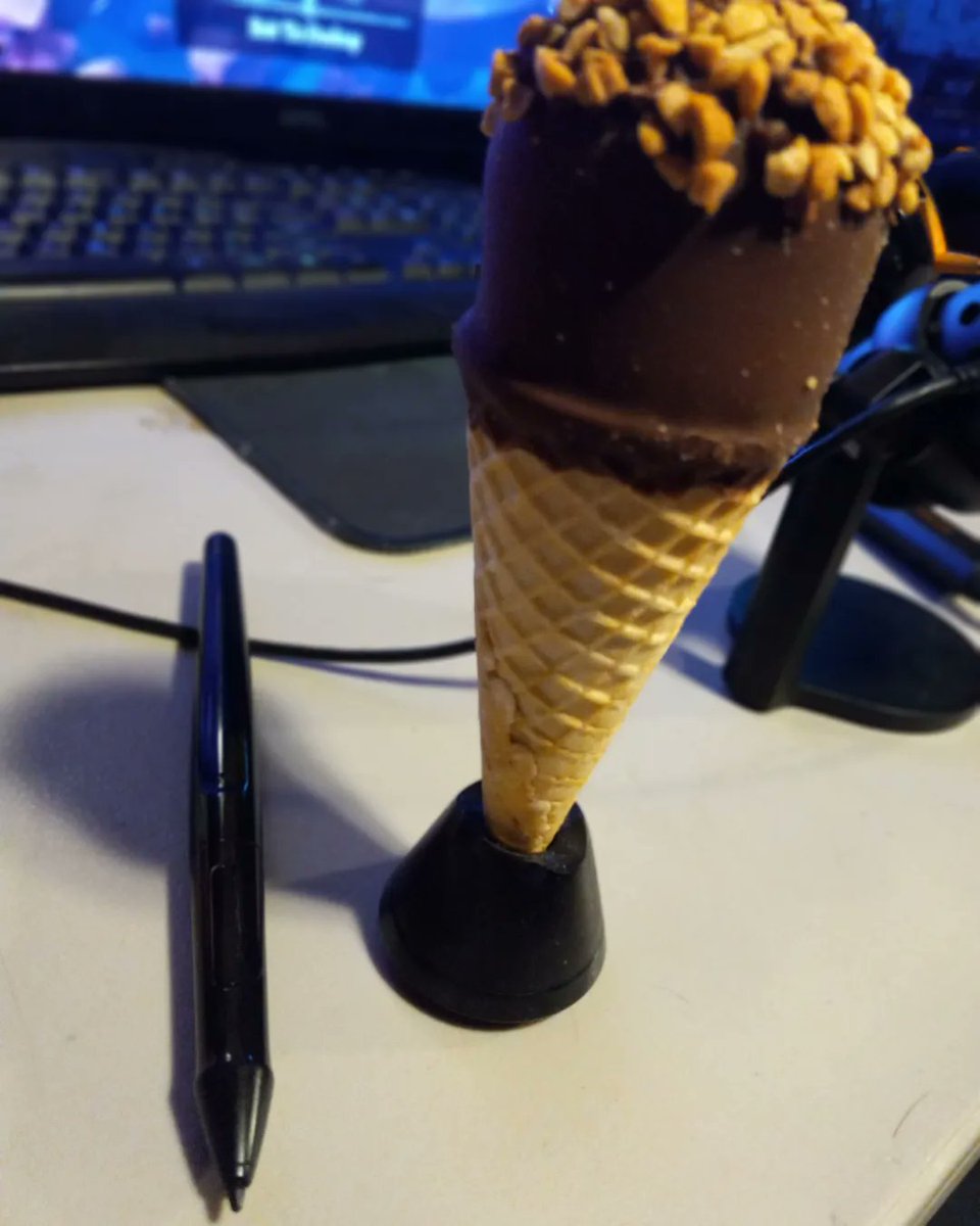 TinyFoxArt's tweet photo. Very important discovery.  Ice cream cones fit in tablet pen holder. Not sure what to do with this knowledge. #artist #artistmeme #TheMoreYouKnow https://t.co/Ej2KcwiCoR