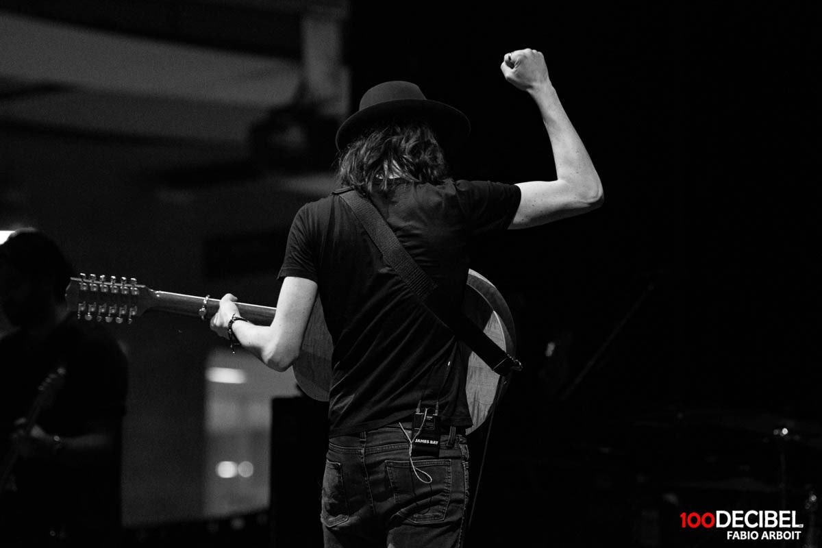 La data romana del tour di @JamesBayMusic questa sera al @RomaSummerFest per il suo ultimo album “Leap”. A breve gallery su @100_decibel #concertphoto #muaicphoto #livephoto