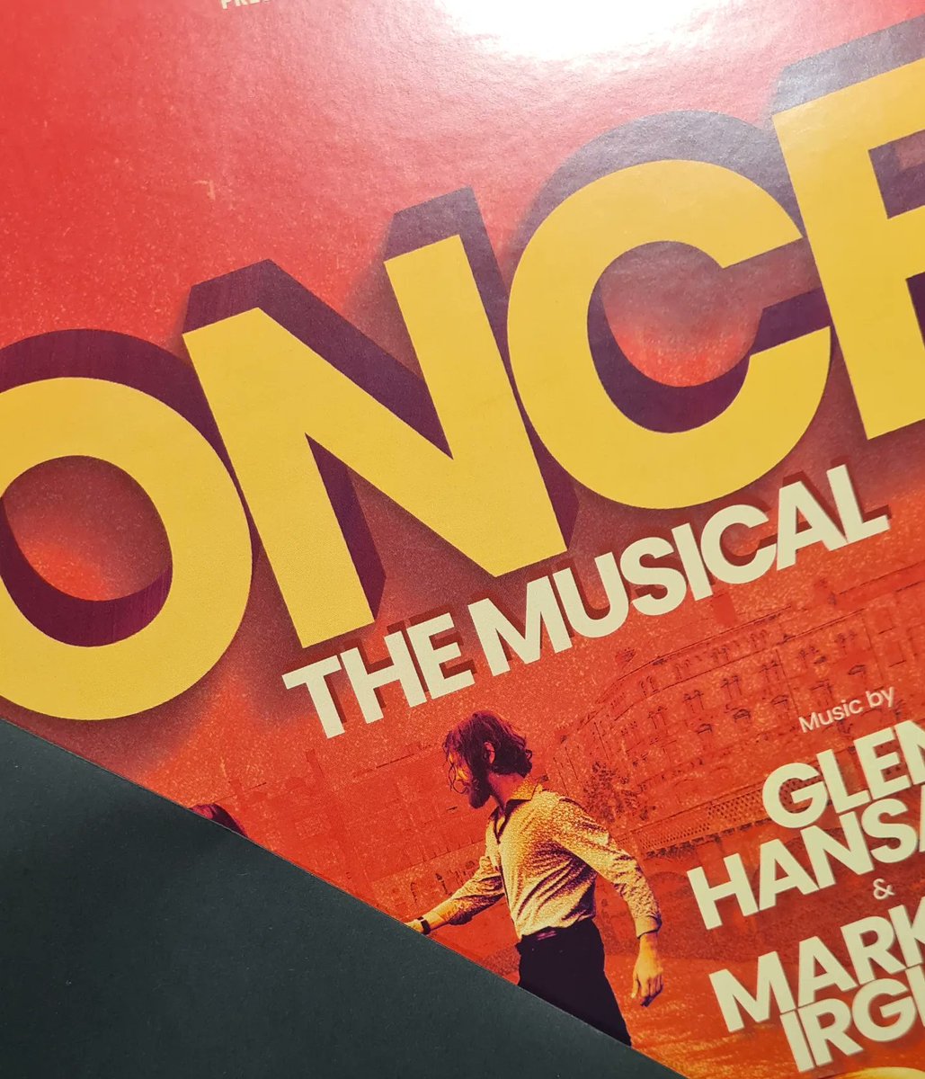 AshrowTM's tweet photo. How did we get so lucky? All our Ashrowians are incredible and TOBY BRADFORD is no exception! 🦊💜 We saw him tonight performing for @theBarnTheatre in ONCE, what a fantastic show and I dare say, he stole the show with his banker character! 🎸🎸

#proudagent #actor https://t.co/aKZFBE7u0W