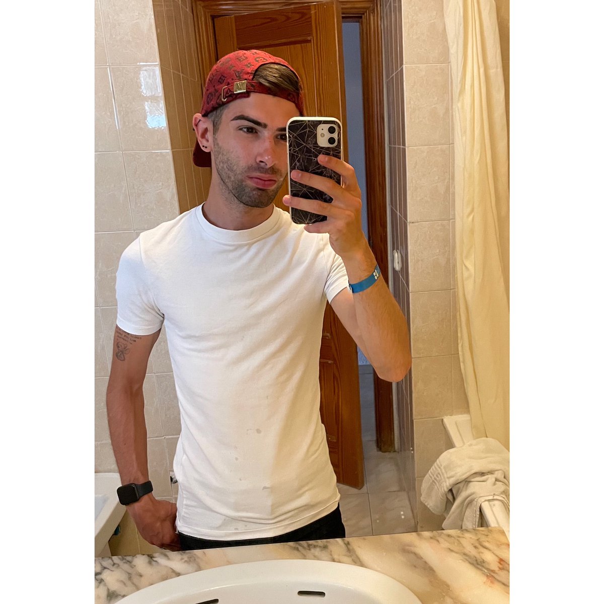 The last selfie in Blue Sea Callao Garden hotel had to be a mirror selfie, back home and in my own bed now 🥰🌎🇬🇧 #lgbt #gayselfie #gaywales #gayuk  #holiday #hotelmirrorselfies #tenerife2023 #backhomenow #greattime #selfie #holiday2023 #backinmyownbed