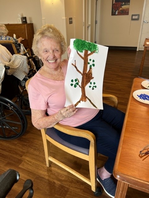 ConcordiaLM's tweet photo. Concordia Village of Tampa residents created some masterpieces, heavily featuring some beautifully painted trees and patriotic paper trinkets! To learn more about this creative community, visit https://t.co/GuwenAV3UM. #Concordia #TampaFL #Crafts https://t.co/fZXdsm7TRA