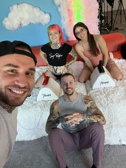 I lied it&rsquo;s no longer a lazy day 😂 @lillyvig @harmmms @brendonqueue https://t.co/BhdqmzNDsr<a class="tags" href="/tag/lillyvig">@lillyvig</a><a class="tags" target="_blank" title="On Twitter" href="/?out=eyJ0eXAiOiJKV1QiLCJhbGciOiJIUzUxMiJ9.eyJpYXQiOjE3MjA4OTQ3NDAsImlzcyI6InR3cG9ybnN0YXJzLmNvbSIsIm5iZiI6MTcyMDg5NDc0MCwiZXhwIjoxNzUyNDMwNzQwLCJyZWRpcmVjdF91cmwiOiJodHRwczovL3R3aXR0ZXIuY29tL2hhcm1tbXMifQ.wfos5gEOGIUt5YtSKQZO1OLB79lJyhGvjDJuXEz1gYVlY3CaAbPyQzDT51OZb1O51UCNL-VqQa6_g4Avhuk96g">@harmmms</a>