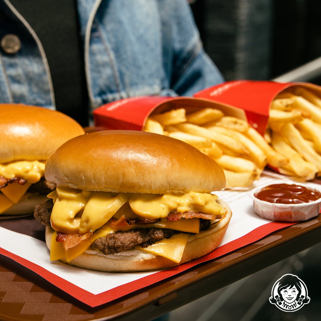 ¡REGRESÓ la favorita!😍

Mencioná a tu segundo @ para que te invite a probar Bacon Mushroom “La Melt”. ❤️‍🔥 #MeDerrito