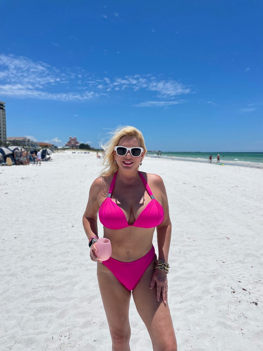 motleyliz7's tweet photo. If you need me, call me on my shell 🐚 🌊😎 https://t.co/q5YEdbOJuM