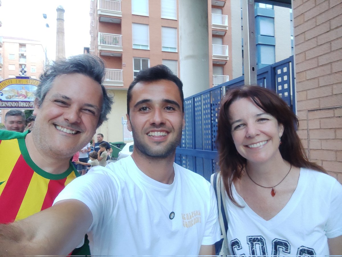 Bonito homenaje a David Cubillas. ¡Mucha suerte, capi, y que vuelvas algún día al CD Castellón! Y viva el "CubiSelfie"😊 <a href="/FEDPECAS/">FEDPECAS</a> <a href="/cdcastellon/">CD Castellón</a> <a href="/alejandromoll/">Alejandro Moll</a> <a href="/LAGRADA1922/">LA GRADA</a> <a href="/TribunaCastello/">La Tribuna Castelló</a> <a href="/LAlbinegra/">La Barbería Albinegra</a> <a href="/SMananos/">Sergio Babiloni Mañanós</a>