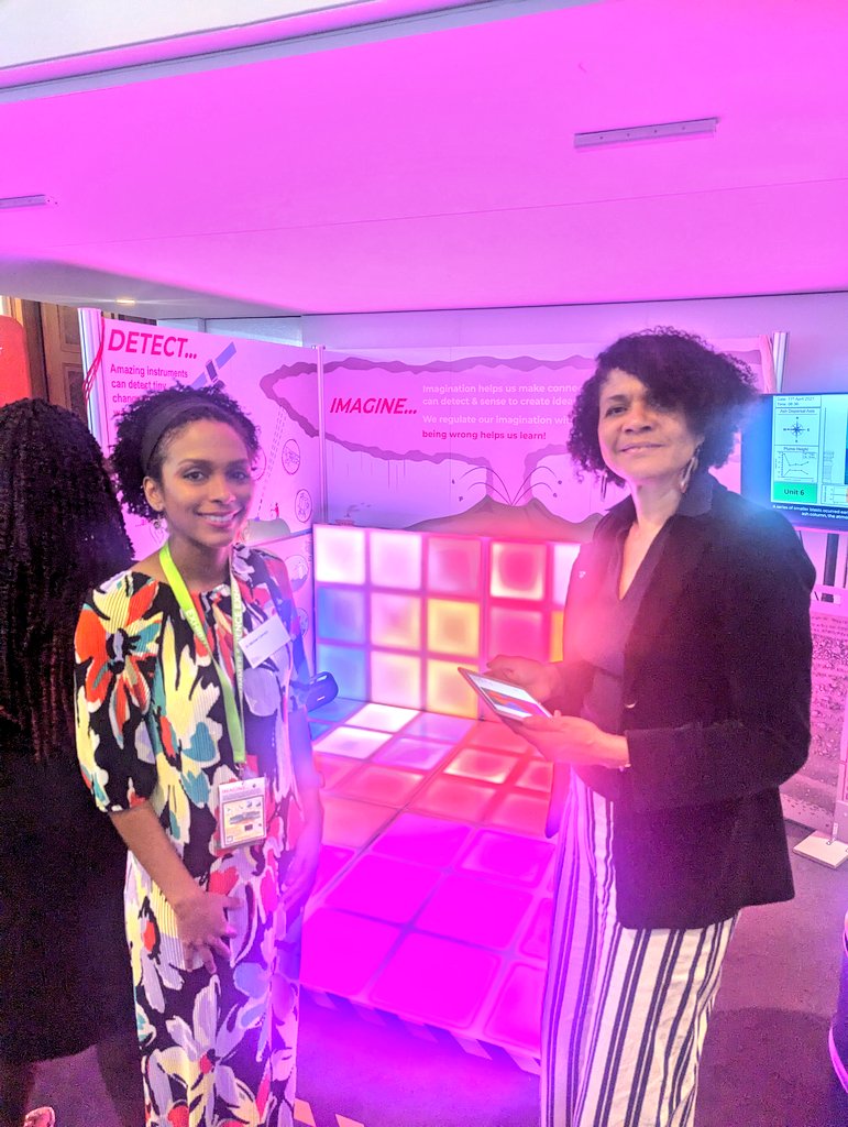 Lovely evening talking &amp; listening to #scientists of all ages at  <a href="/royalsociety/">The Royal Society</a>  #SummerScience Exhibition. So much great research work &amp; so much hope for the future. #STEM