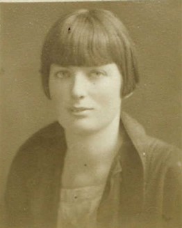 Gwen Alston (née Hannah Gwendolen Shone) #aerodynamicist &amp; #educationalist worked on spinning tunnels &amp; aircraft flight-testing in #WWII &amp; later in flight education &amp; as HM Inspector. Her test pilot called her "a truly remarkable lady boffin" d 14 Jul 1993 en.wikipedia.org/wiki/Gwen_Alst…