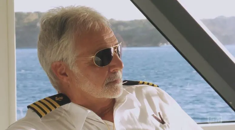 gmoore13's tweet photo. @capthlr what kind of sunglasses are these? https://t.co/H1MZTw1hhJ