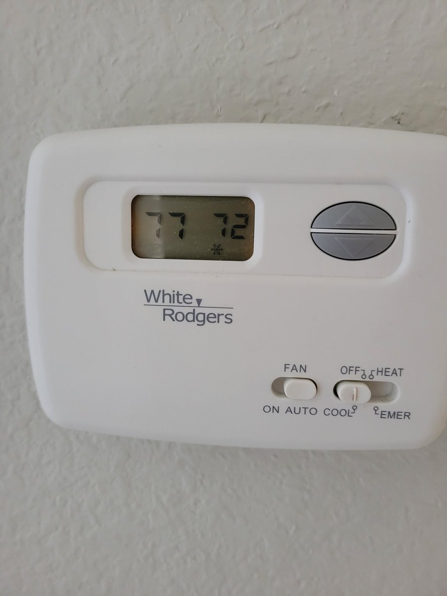 PandaMandakii's tweet photo. AC not working aaaaaaaaaaa https://t.co/UtGxLGOcME