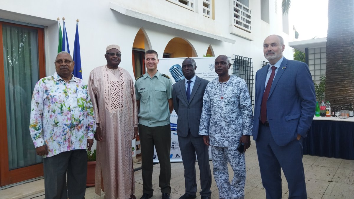 Ambassade_CZ_DZ's tweet photo. Le 3 juillet, j'ai célébré avec Lt.Col. Filip Smolik, Attaché Militaire et de l' Air au #Sénégal, en #Algérie, au #Mali et au #Burkina, la fête des forces armées tchèques 🇨🇿en commémoration du serment de 6000 légionnaires tchécoslovaques dans la ville de #Darney, le 30 juin 1918. https://t.co/cMpjqXT3e5