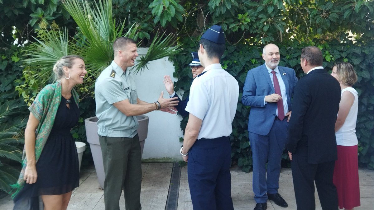 Ambassade_CZ_DZ's tweet photo. Le 3 juillet, j'ai célébré avec Lt.Col. Filip Smolik, Attaché Militaire et de l' Air au #Sénégal, en #Algérie, au #Mali et au #Burkina, la fête des forces armées tchèques 🇨🇿en commémoration du serment de 6000 légionnaires tchécoslovaques dans la ville de #Darney, le 30 juin 1918. https://t.co/cMpjqXT3e5