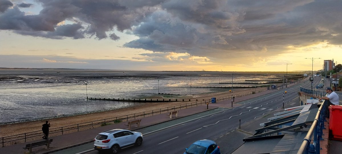Dramatic sky over #Westcliff this evening. Lots of people out walking and running. I wonder if any were listening to Essex By The Sea? podfollow.com/essexbythesea #podcast #Southend #Threads