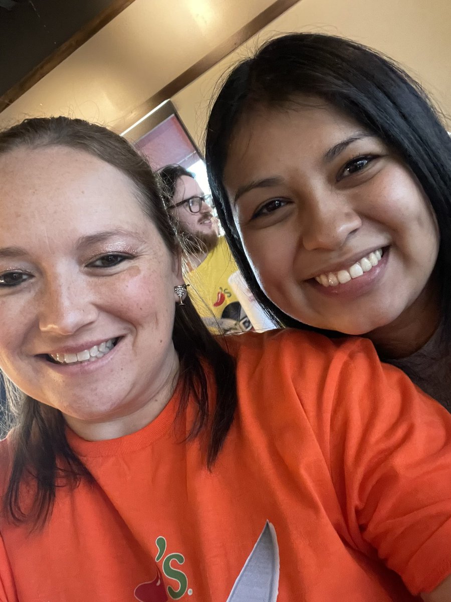 kassjones88's tweet photo. Got to see some of my faves at the East Texas Chilis Iron Chef competition! Congrats to all the winners and I can’t wait to see y’all again 🌶️❤️ #chilisLove #RosnerAreaIronChef https://t.co/0yre79tmJs