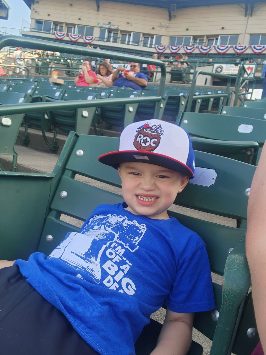 JessicaP0421's tweet photo. Living his best life hanging out with the @RocRedWings on a beautiful summer evening  #rocthesummer #thisis5 https://t.co/ebAIkn3LkY