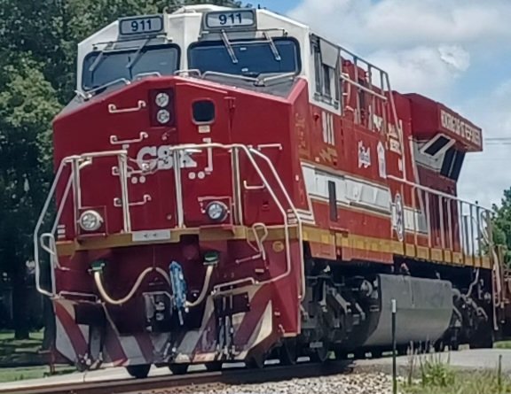 BigBusiness2026's tweet photo. #CSX911 Spirit of First Responders was on daily intermodal I-125 rear DPU from Memphis TN to Nashville TN caught this in Dickson TN find my group page on FB Dickson Co Railfans #railfan #trainphotography #csxrailroad #railfans #firstresponders #trains #Nashville #passionfortrains https://t.co/LpeQ2n7Hz1