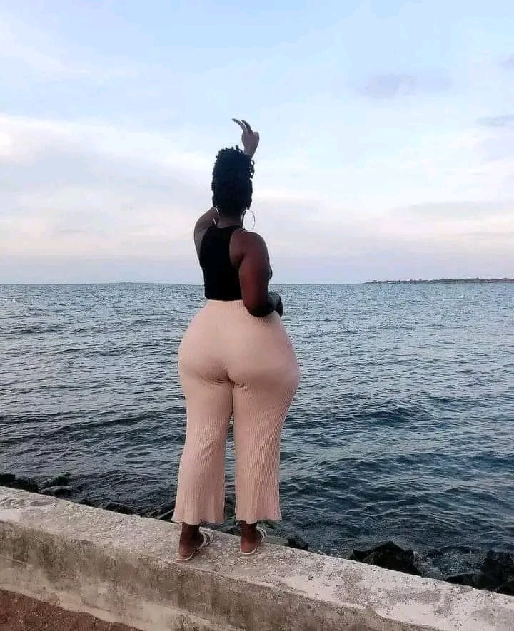 Aarrde's tweet photo. Les hommes n'aiment pas ça, je parles au nom de tous les hommes 😏 https://t.co/2VNhRt2a0Q