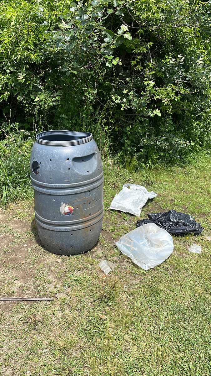 Drawed_'s tweet photo. @RhodeIslandDEM Bin to Fort Wetherill in Jamestown lately? New, better receptacles would be real nice. 

The cans are overflowing — litterally. https://t.co/cHFYb1S8Uw