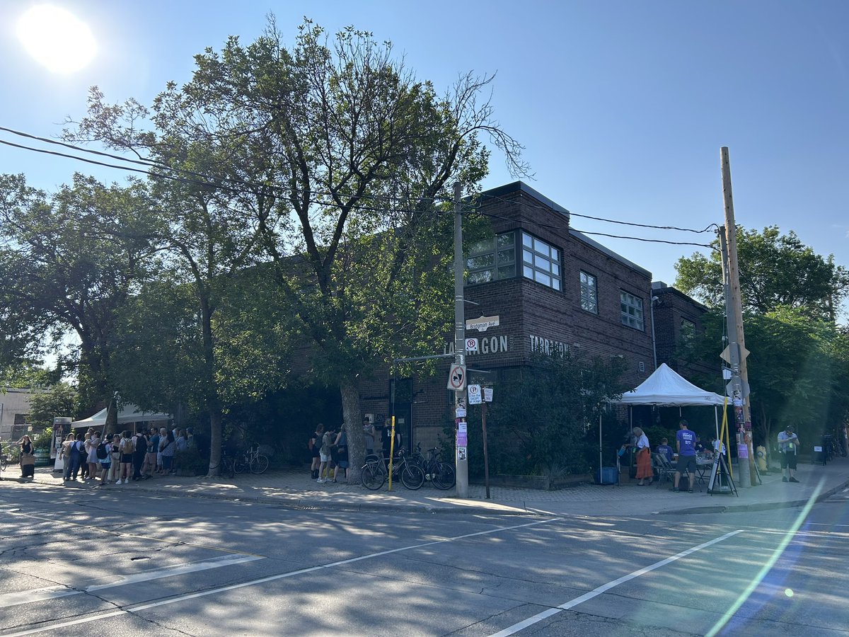 I volunteered at the Toronto Fringe Festival at the Tarragon Theatre this afternoon. As an usher, I got to see “A Jew in a Gentile World” and “Maze”. 

@Toronto_Fringe #Torontofringefestival #Maze #AJewInAGentileWorld #torontofringe