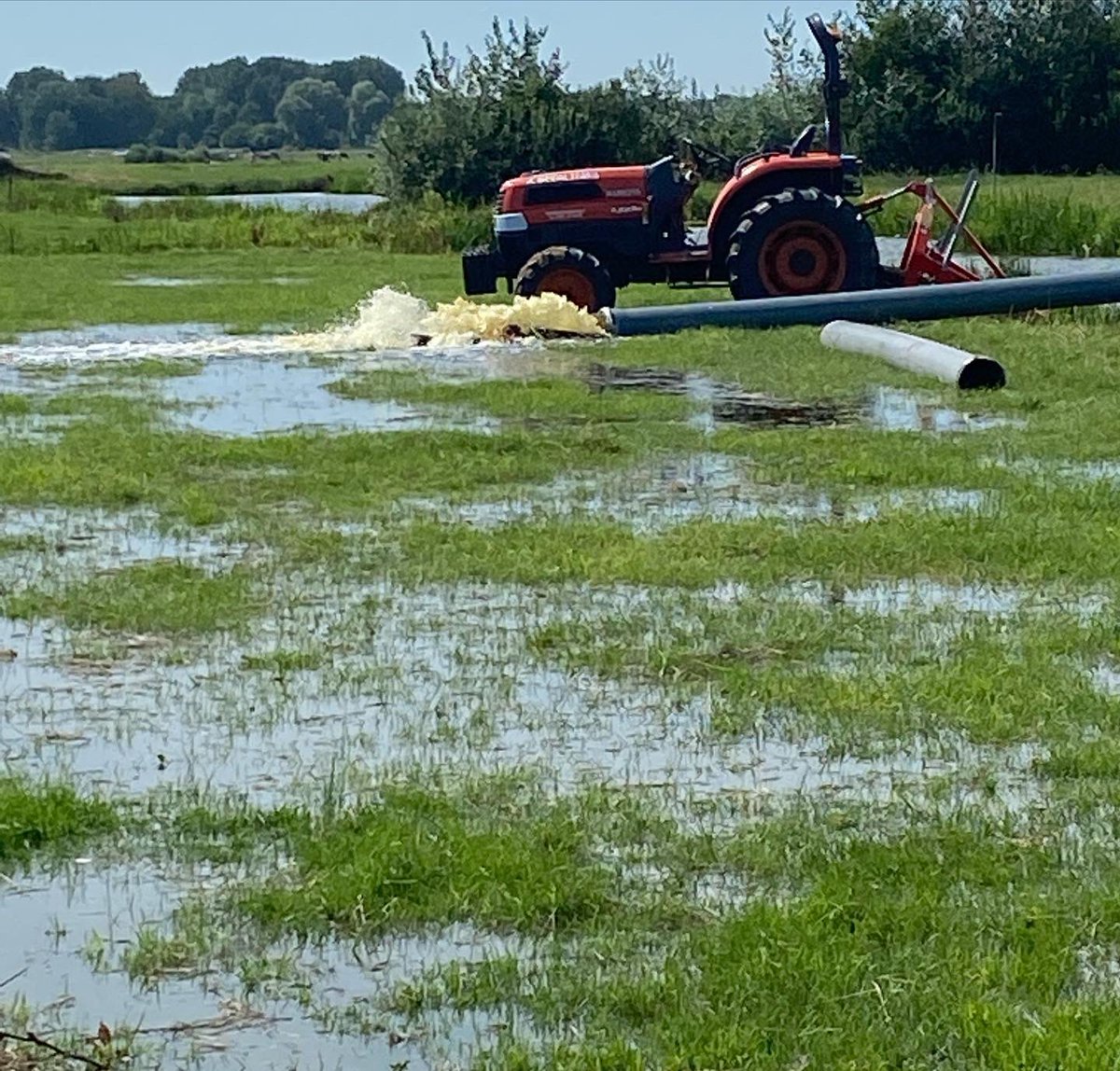 Onze motie is aangenomen.  Water Natuurlijk wil de nota Peilbeheer Rijnland zodanig wijzigen dat water en bodem sturend een belangrijke plaats krijgen, en we willen praten over de wijze waarop flora en fauna worden meegenomen. #waterenbodem