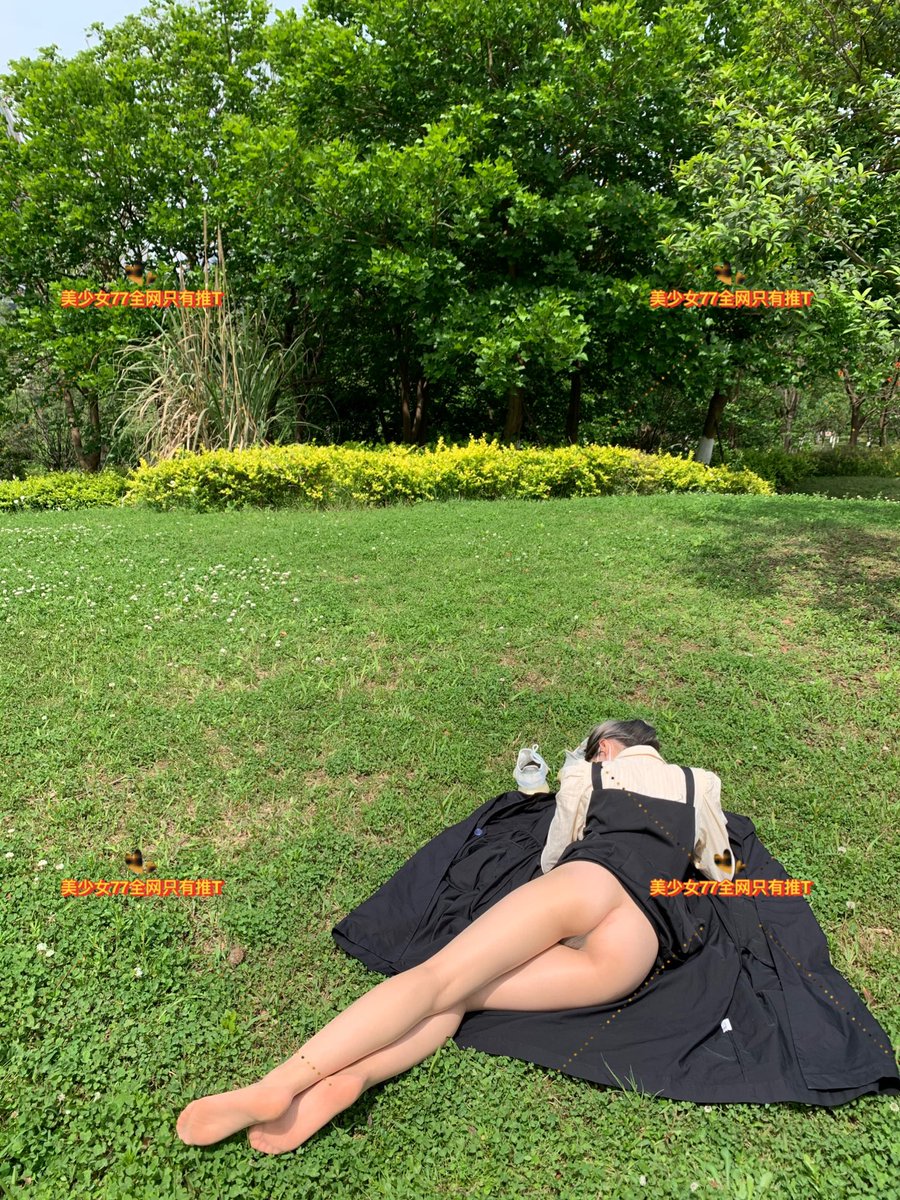屁股晒热了 想你给我降温 草坪人前 https://t.co/cRNBdGlOdp