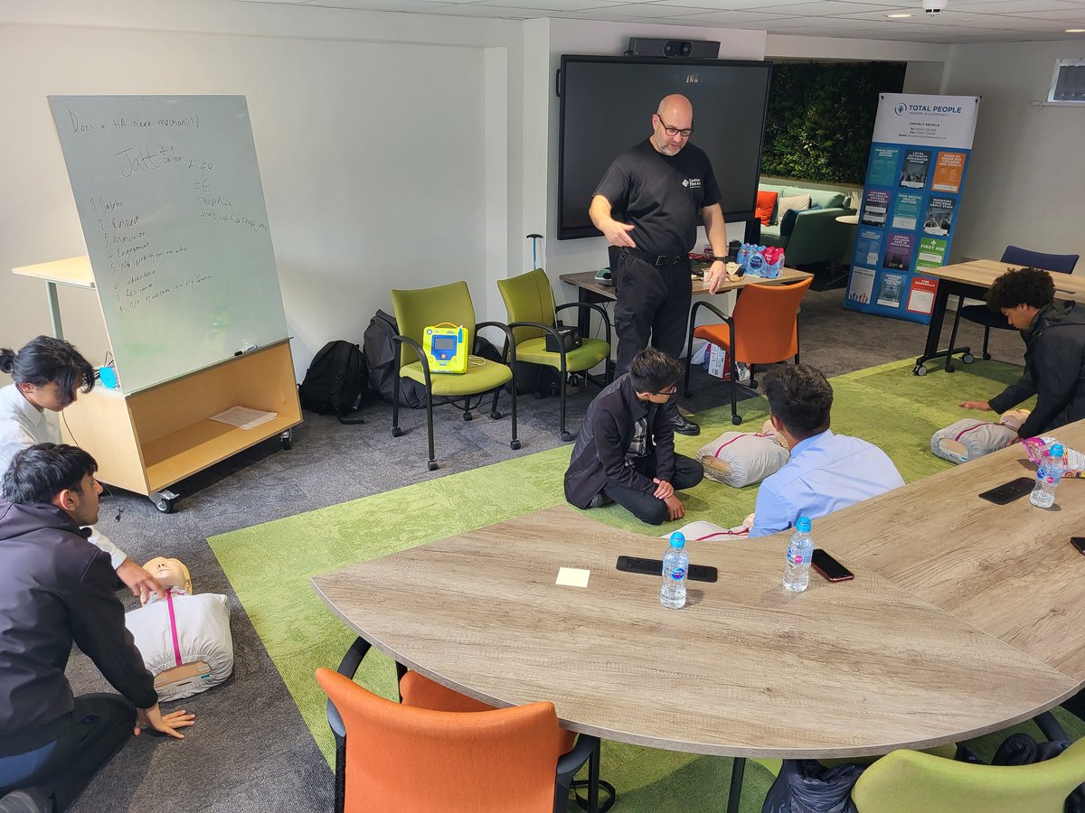 NatalieMsv1's tweet photo. Hosting work experience @MSVHousing Positive Futures this week giving the young people an opportunity to gain life saving skills! Brilliant session from @CooksonFirstAid. Great session from Ric, look forward to working together again soon. https://t.co/eHgxuw5KAc