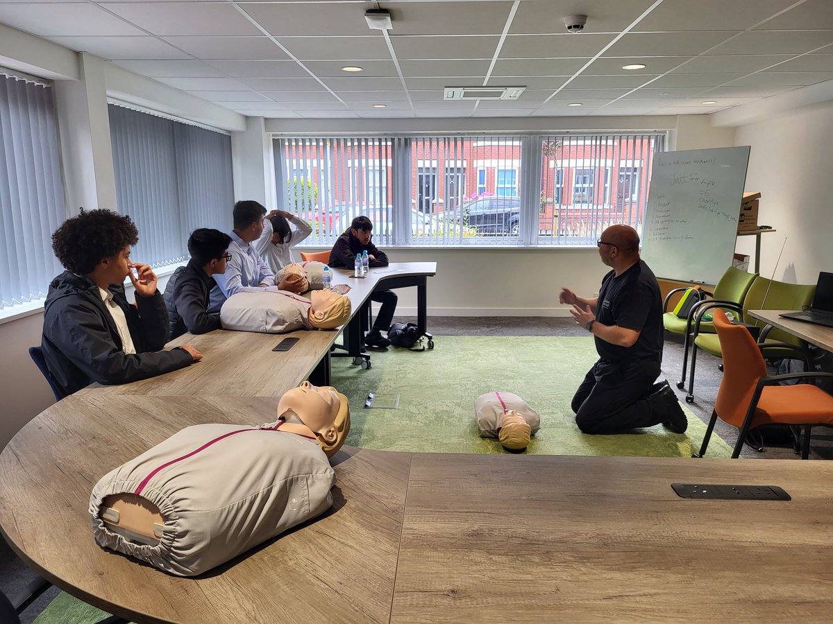Hosting work experience @MSVHousing Positive Futures this week giving the young people an opportunity to gain life saving skills! Brilliant session from @CooksonFirstAid. Great session from Ric, look forward to working together again soon.
