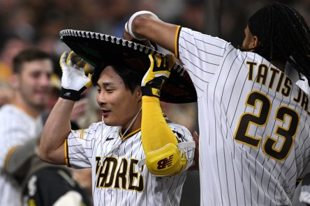 DevineGospel's tweet photo. Ha-Seong Kim Homerun Giveaway💰   

If the Korean King hits a home run tonight I'll give away any Padres hat online to one follower!   How To Enter!    Follow

@DevineGospel 

Retweet Giveaway     

Good Luck! (Only one follower will win) https://t.co/exKDHtrfD5