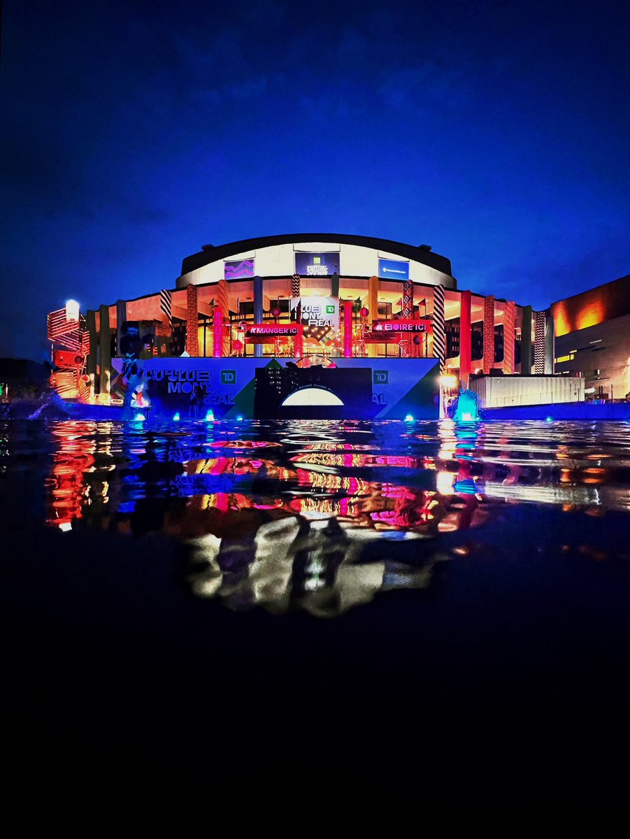 Under jazz's spell, the night unfolds, Place des Arts, a sight to behold. Multicolored lights dance with grace, A symphony of hues takes their place. #MusicMTL #insiderMTL #MTLMoments #quartierdesspectacles #placedesarts #montrealjazzfest