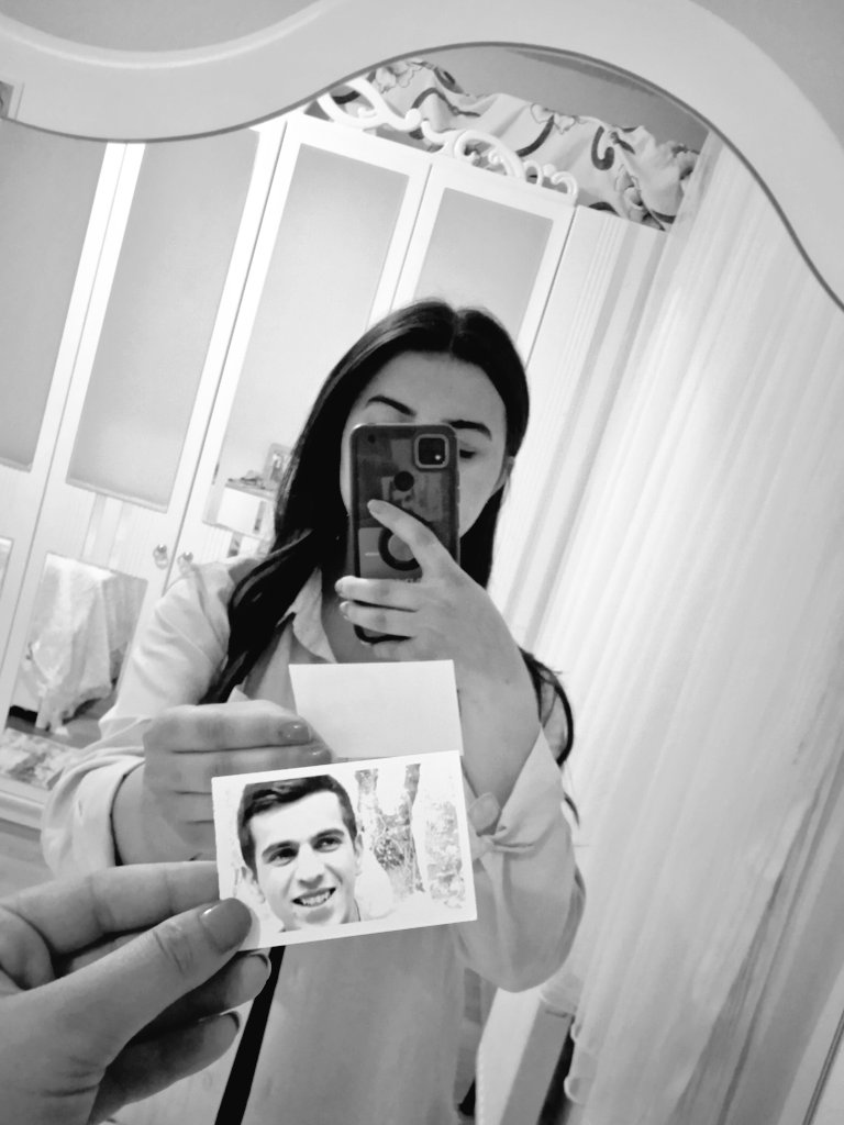 Dijmin xwe negirt li ber singa te,
Xayîn direvin ji ber dengê te... 
Lawêmin, birayêmin 🖤
Bi rêzdari...🥀
07.06.2022♾️