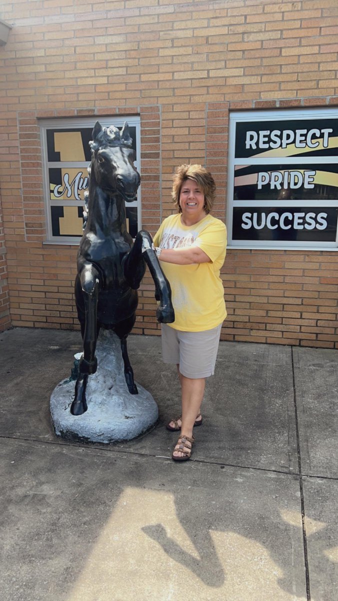 PrincipalRobins's tweet photo. Day 1, year 27! Mustang Sally and I kicked off another year at Stumbo Elem. So proud and excited to work with such talented staff and students.🖤💛🐴
@AnnaWShepherd @khuff_fcs @BrentRose71 @KeithHe19334153 https://t.co/j9g2oEk9u6