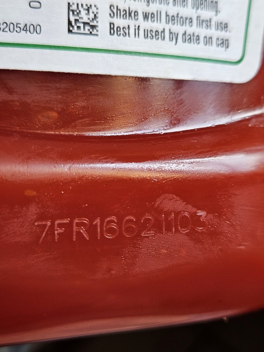 Chatchd's tweet photo. @HeinzTweets so is this a new practice? Kinda wierd if ya ask me... #ketchup #waitaminute #thatdontlookright was part of a 3 pack and the other two were sealed with no hole... https://t.co/CeFAwIkbAC