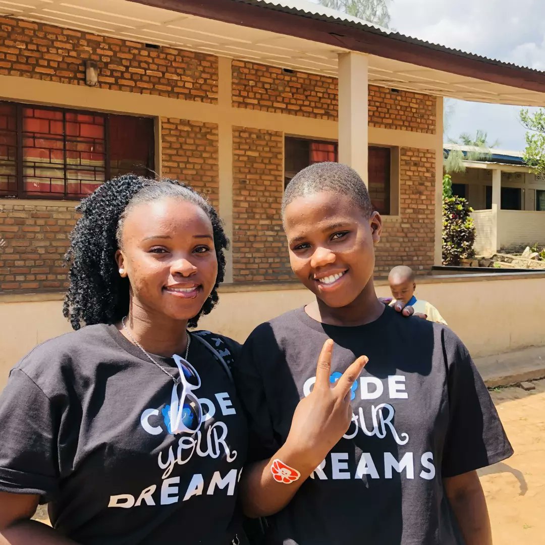 AnnyJoanice's tweet image. Quand On Prône  la Non Discrimination dans les domaines dites des hommes seulement, ça ne s&apos;arrête pas sur les genres!
C&apos;est Sans Distinction Aucune.  on s&apos;est rendus dans un Centre des Sourds Muets  dispenser des notions d&apos;informatique

#kithub #kithubnews #CodeYourDreams
#Youth