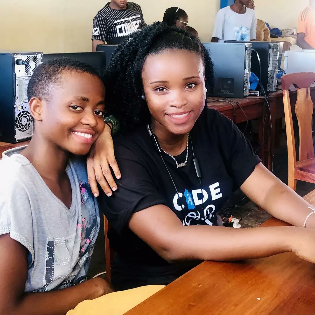 AnnyJoanice's tweet image. Quand On Prône  la Non Discrimination dans les domaines dites des hommes seulement, ça ne s&apos;arrête pas sur les genres!
C&apos;est Sans Distinction Aucune.  on s&apos;est rendus dans un Centre des Sourds Muets  dispenser des notions d&apos;informatique

#kithub #kithubnews #CodeYourDreams
#Youth