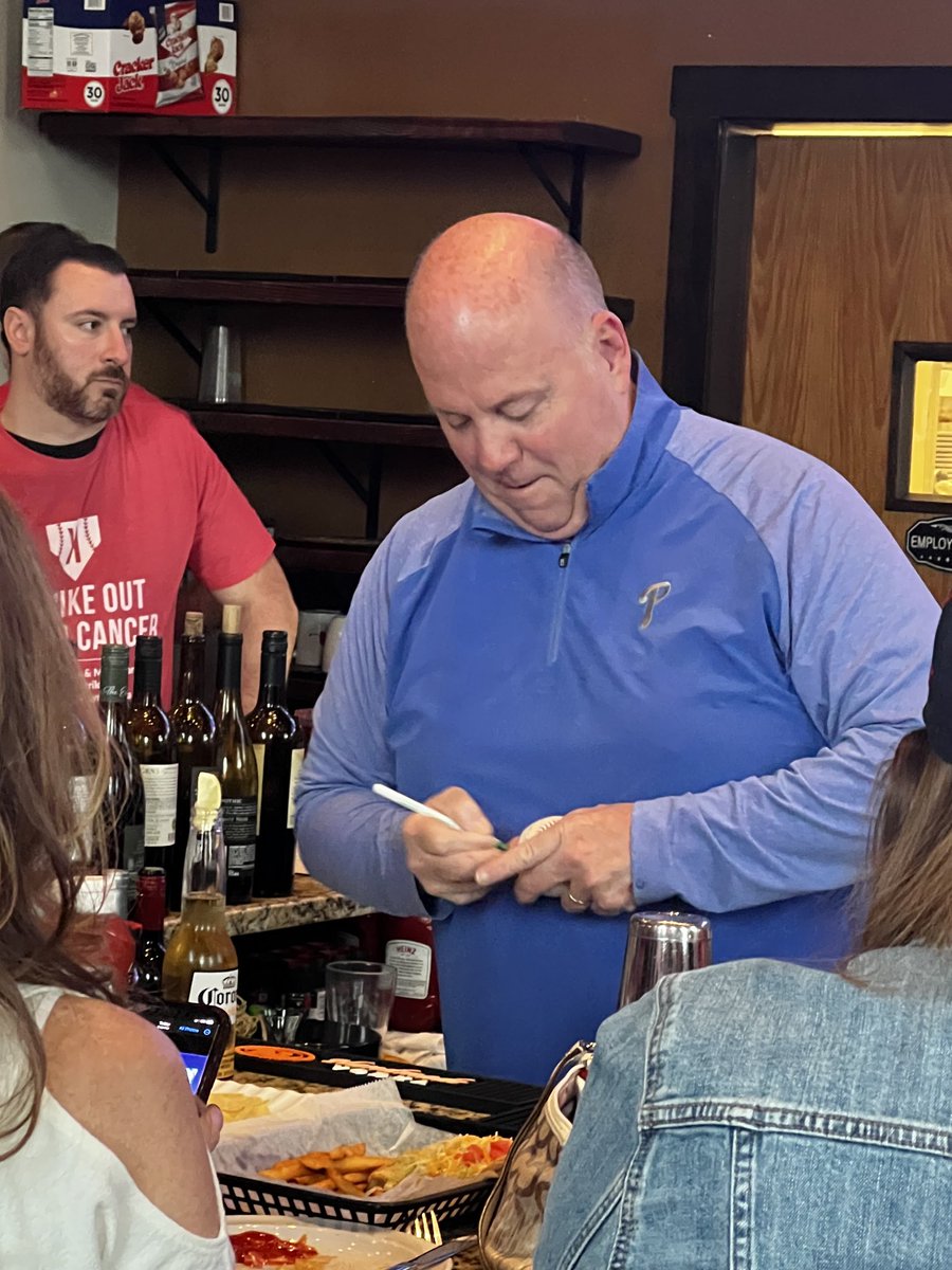 PhandemicKrew's tweet photo. Happy bday to a great broadcaster & bar tender! Thank you for always being so cool to the Krew and all fans!
@TMacPhils
#jointhekrew https://t.co/3WKf2sgVNP