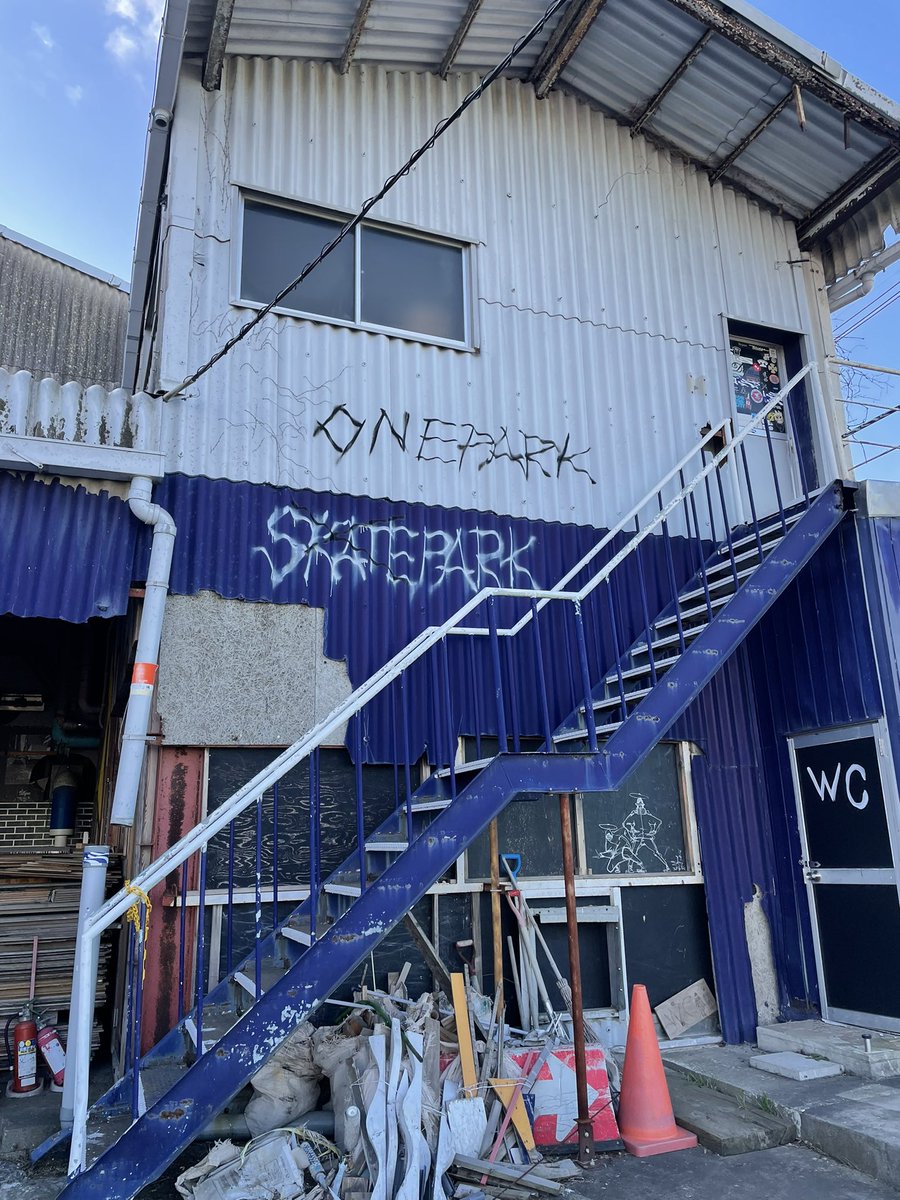 ONEPARK18's tweet photo. 津波の跡があって、志賀さんの作品あってディエゴやスタング、TAKU OBATA、バリーマッギーの作品あったらそう思いません？
日本にあるかな🇯🇵？
スケボーできるアトリエ🛹
#石巻　#ONEPARK #ART #Music #Skateboarding #遊びたい https://t.co/UVBlZU67ld