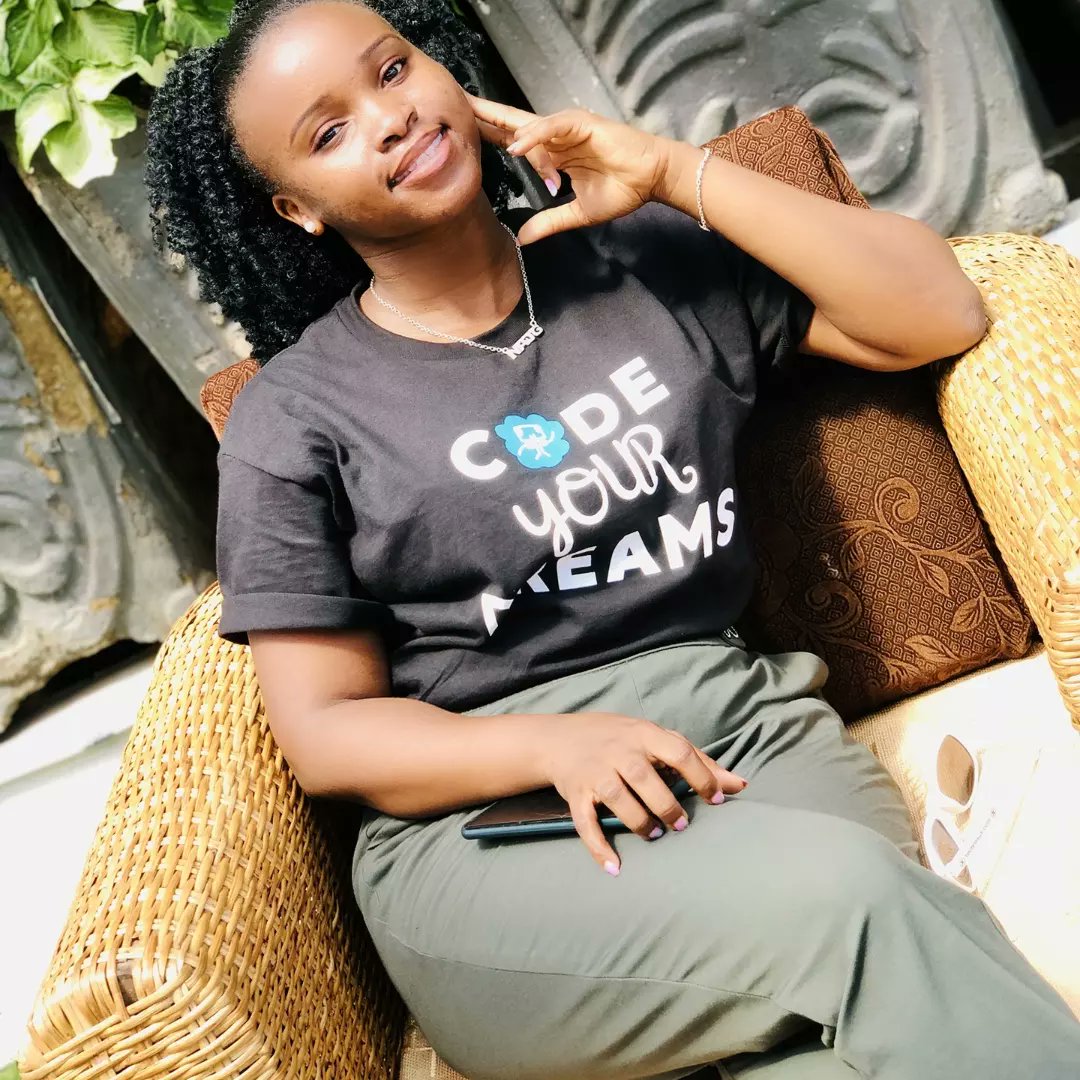 AnnyJoanice's tweet image. In Kithub we prioritize the empowerment of women in ICT in order to meet SDG of Gender equality it&apos;s always good to begin from the roots , we provide trainings for young girls and children
La technologie est féminin 
#kithub 
#womenintechburundi 
#womenintech 
#codeyourdreams