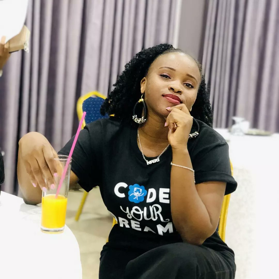 AnnyJoanice's tweet image. In Kithub we prioritize the empowerment of women in ICT in order to meet SDG of Gender equality it&apos;s always good to begin from the roots , we provide trainings for young girls and children
La technologie est féminin 
#kithub 
#womenintechburundi 
#womenintech 
#codeyourdreams