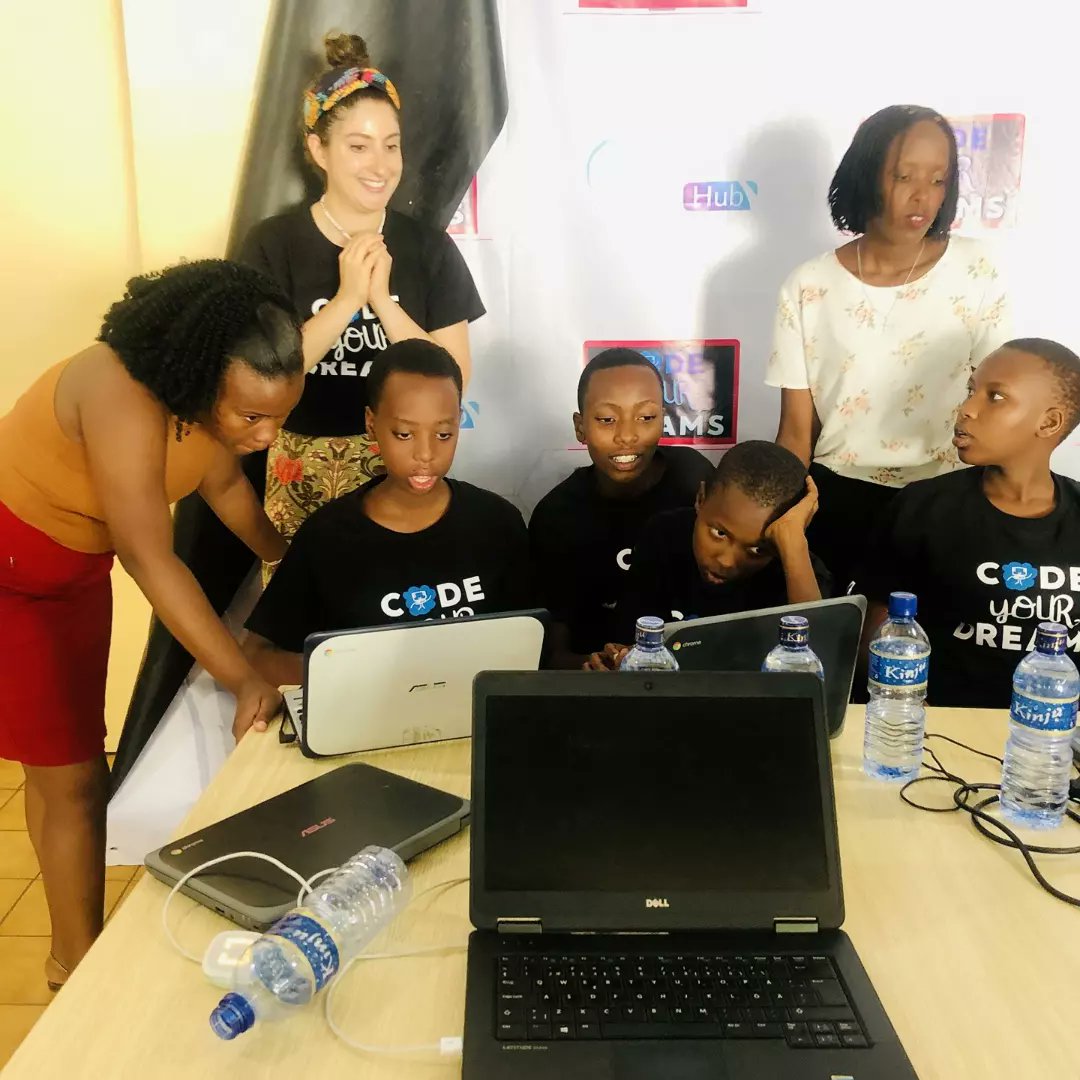 AnnyJoanice's tweet image. In Kithub we prioritize the empowerment of women in ICT in order to meet SDG of Gender equality it&apos;s always good to begin from the roots , we provide trainings for young girls and children
La technologie est féminin 
#kithub 
#womenintechburundi 
#womenintech 
#codeyourdreams