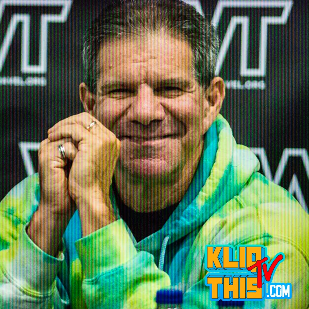 KliqThisPodcast's tweet photo. Meltzer feeling #SummerOf92 vibes?

Catch the episode and get in on the convo with #VinceInCharge 👔🤘 https://t.co/mPXWWXJGnP
