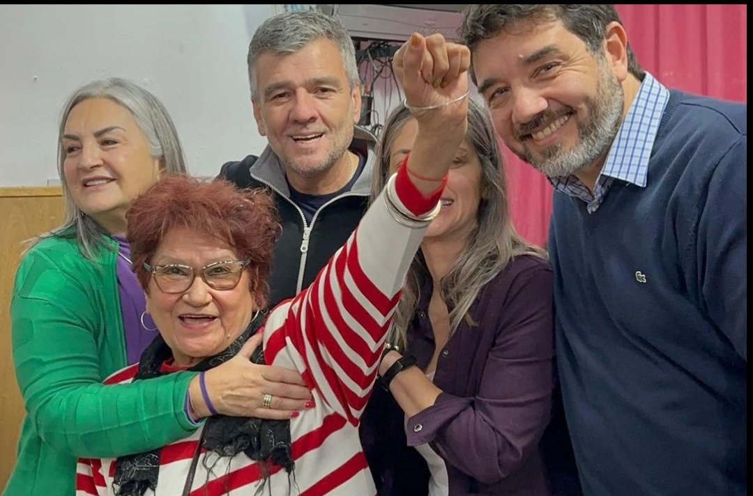 MujeresFRHur's tweet photo. Que alegría compartir con el Centro de Jubilados "Fuerza y Voluntad" y su presidenta Elvira❤️
@JuanZabaletaOK https://t.co/onXA7SJ7lY