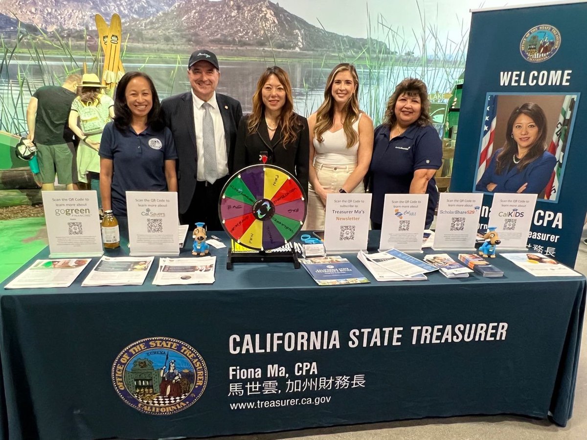 Look who was at the San Diego County Fair! @CalTreasurer @fionama at the table where staff educated fairgoers about @GGFinancing and other public benefit programs. #SDFair