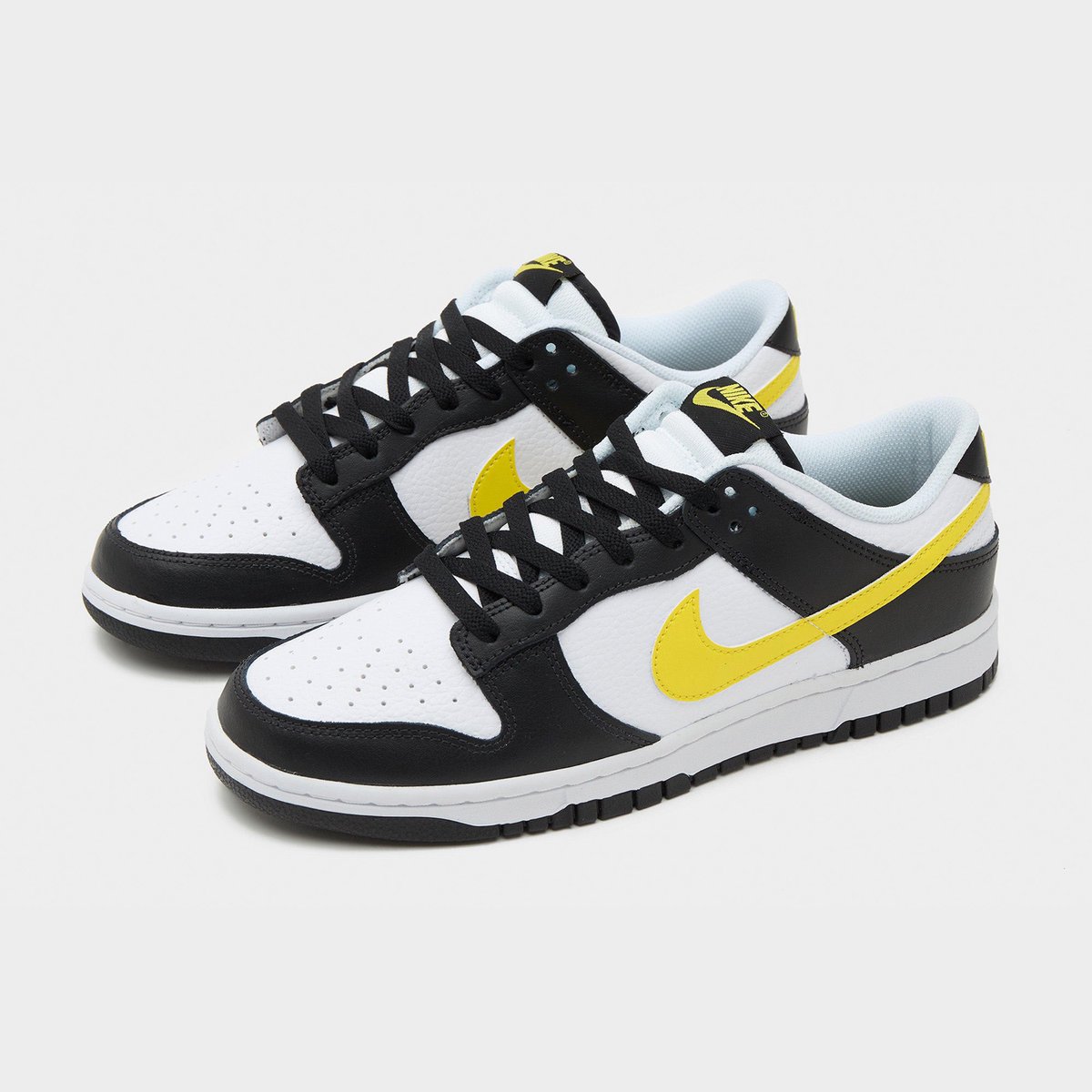 Mitsu_Aizawa's tweet photo. Nike Dunk Low 
Yellow Swooshes to the "Panda" 

発売日未定👟

#nike #dunk #dunklow #pandadunk

#mmmリーク 👈リーク情報はこちら https://t.co/vwBkSnia1z