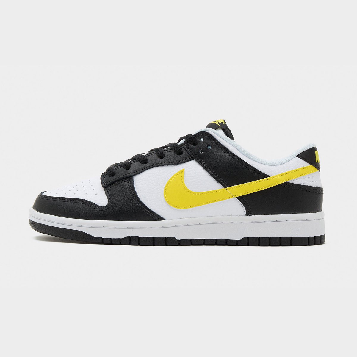 Mitsu_Aizawa's tweet photo. Nike Dunk Low 
Yellow Swooshes to the "Panda" 

発売日未定👟

#nike #dunk #dunklow #pandadunk

#mmmリーク 👈リーク情報はこちら https://t.co/vwBkSnia1z
