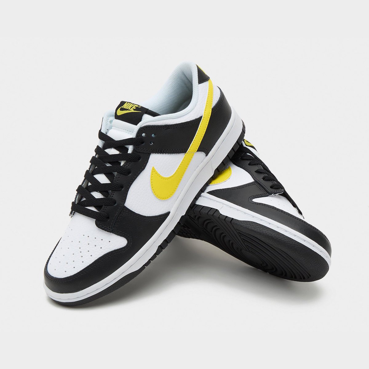 Mitsu_Aizawa's tweet photo. Nike Dunk Low 
Yellow Swooshes to the "Panda" 

発売日未定👟

#nike #dunk #dunklow #pandadunk

#mmmリーク 👈リーク情報はこちら https://t.co/vwBkSnia1z