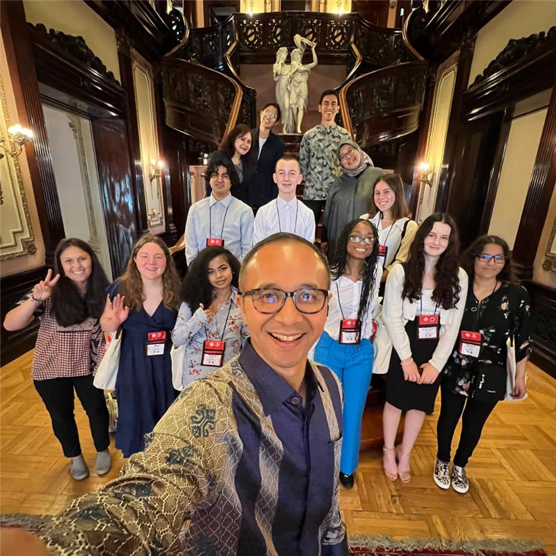 What a blast we had in DC last week with 2023-24 #YESAbroad participants. Participants bound for Indonesia visited the Indonesian Embassy, where they were hosted by several Indonesian diplomats. Thank you to our participants and @indonesiaindc @binaantarbudaya @usembassyjkt