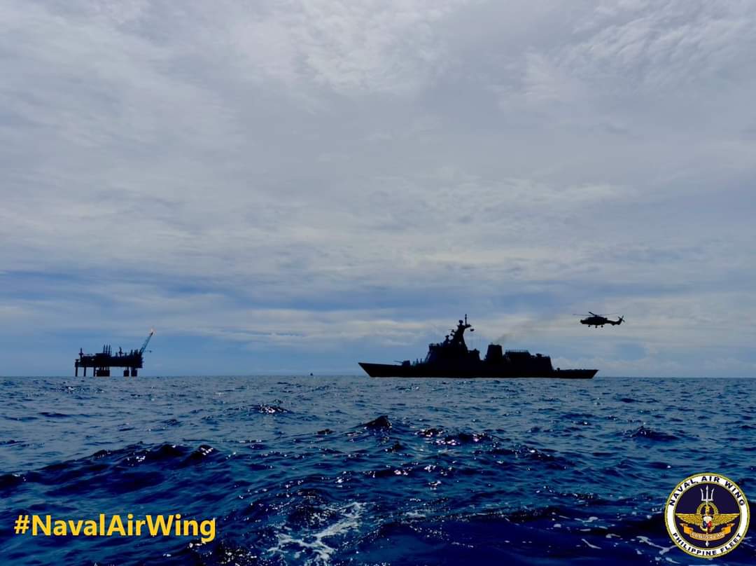 Philippine_Navy's tweet photo. IN PHOTOS | PH #Navy's Wildcat secures #Malampaya w/ BRP Antonio Luna (FF151)
📝📸: Naval Air Wing
#FlyNavy
#ProtectingtheSeasSecuringOurFuture
#ModernandMultiCapablePHNavy
#AFPyoucanTRUST https://t.co/9yOk3ioPjp