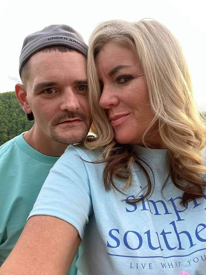 BankheadH32402's tweet photo. I just wanted to give a SHOUT~OUT 2 my everything Ms. Leeper-Collins, just wanted to remind you that I LOVE YOU MORE THAN I GET CREDIT 4 &amp; I know I am not good at showing it sometimes but "YOU R MY WORLD"!!! Love ya😘💋😍 https://t.co/W9mH4MBPMs