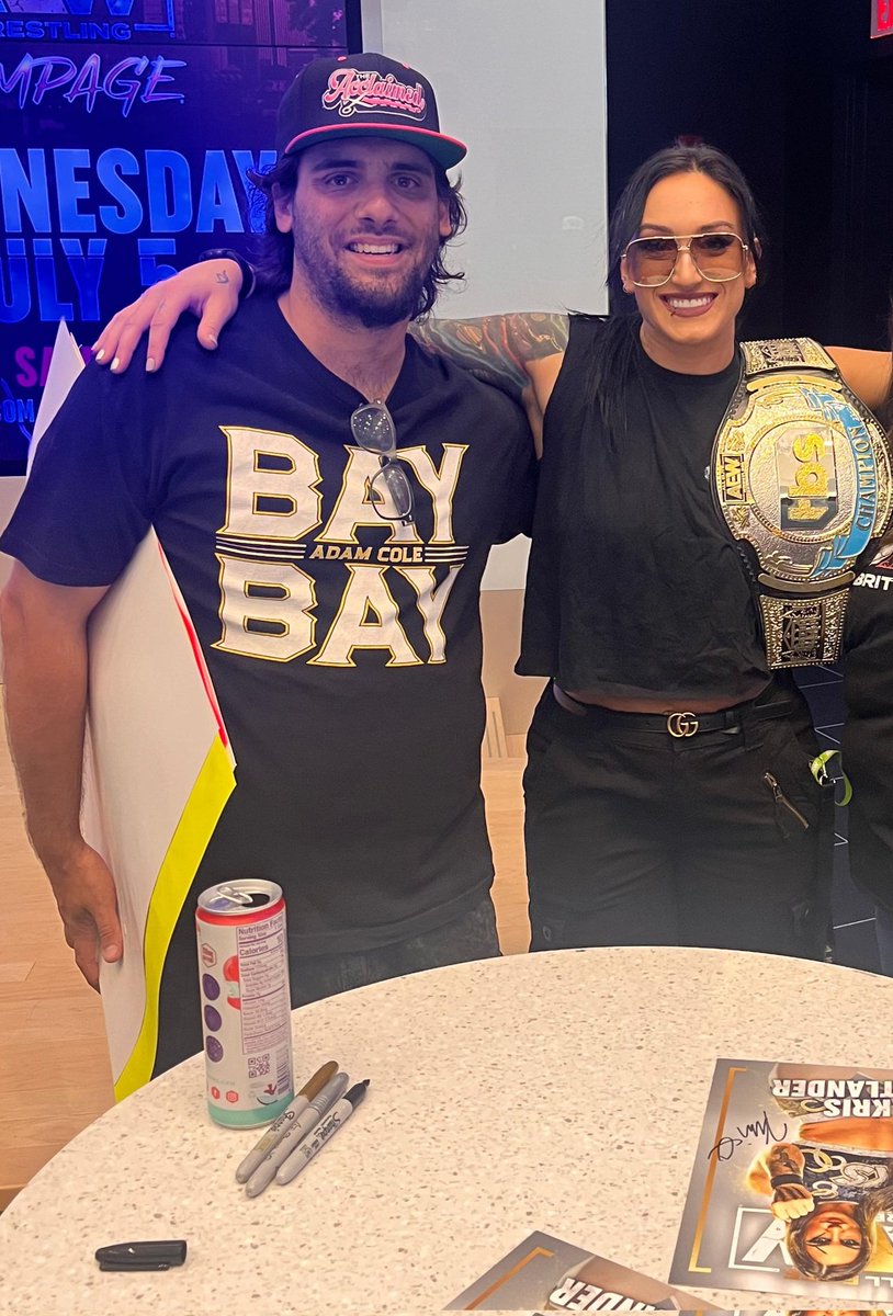 Luke__Duke__'s tweet photo. Huge thank you to @callmekrisstat @orangecassidy @RealBillyGunn @PlatinumMax @Bowens_Official for the fantastic meet and greet experience before @AEW Dynamite tonight @RogersPlace.
All 5 of you made it well worth it!! https://t.co/pgLQ240tHY