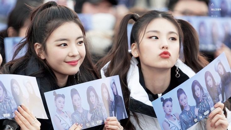 Las despedidas son siempre agridulces pero yo llego a tirar la parte triste por la ventana porque el #𝙵ireと𝕎ater𑁦会う fanmeet de estas bellas debe sere pura sonrisas. ¡Yo me quedo en la #𝙹uly𔘓𝚜easons!

♡ ⠀: ⠀𝕤𝕦𝕟𝐟𝐥𝐨𝐰𝐞𝐫   ❛   #𝚈𝚃𝚉𝙴𝙻   !